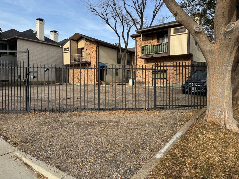 More Photos Of 4000 Rawlins St, Dallas Multifamily For Sale