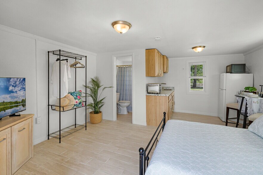 More Photos Of 13901 Old Dixie Hwy, Hudson Multifamily For Sale