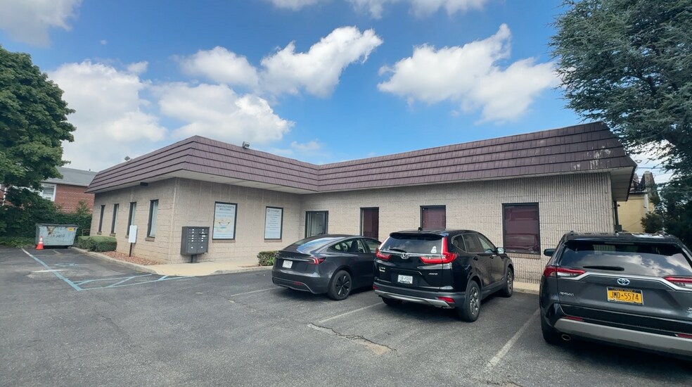 Primary Photo Of 140 S Long Beach Ave, Freeport Office For Sale