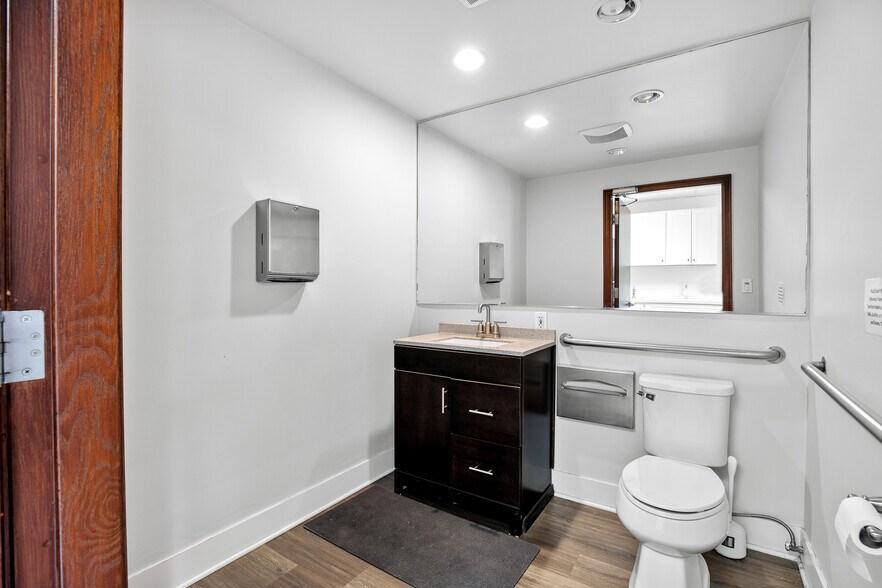 More Photos Of 842 Foothill Blvd, La Cañada Flintridge Storefront For Lease