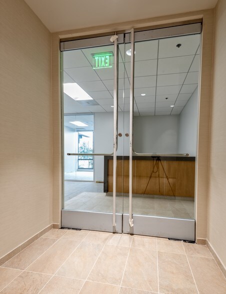 More Photos Of 3075 Townsgate Rd, Westlake Village Office For Lease