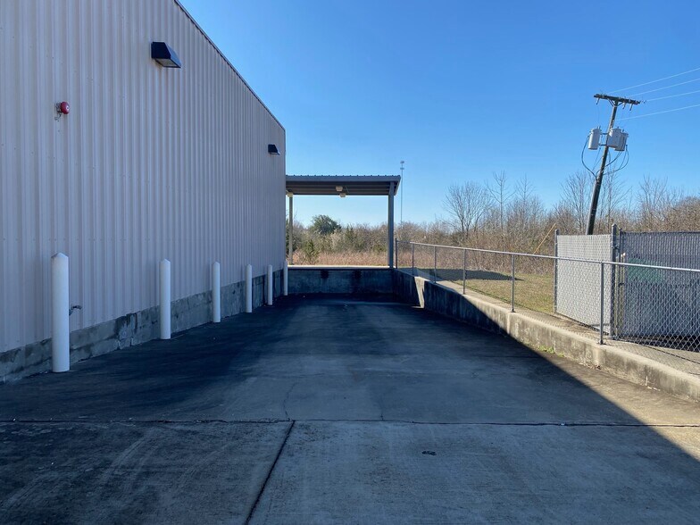 More Photos Of 511 W Monroe Ave, Okolona Freestanding For Lease