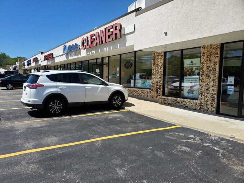 More Photos Of 1710-1772 W Algonquin Rd, Schaumburg Unknown For Lease