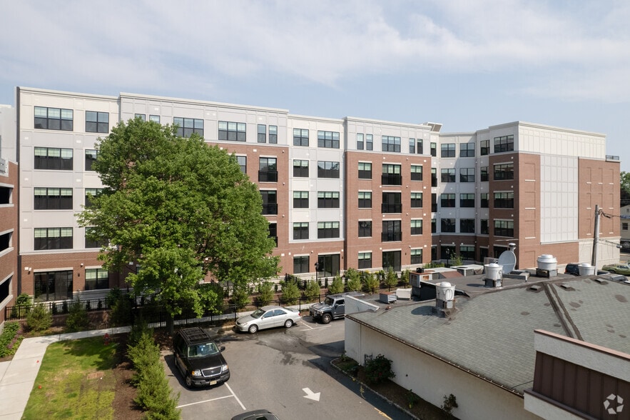 More Photos Of 87 Madison Ave, Park Ridge Apartments For Lease