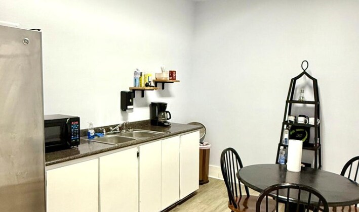 More Photos Of 102 N Burke Ave, Long Beach Freestanding For Lease