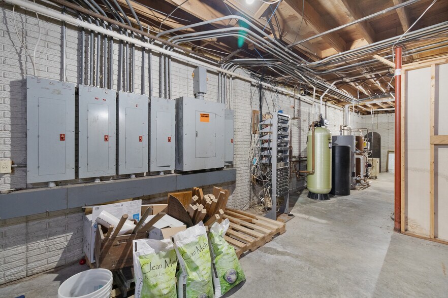 More Photos Of 4712 220th Trl, Amana Hotel For Sale