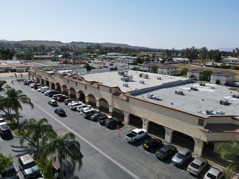 More Photos Of 400-498 4th St, Perris Unknown For Lease