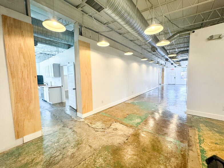 More Photos Of 920 Dauphin St, Mobile Office For Sale