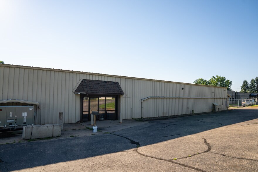 More Photos Of 5215 Gershwin Ave, Oakdale Light Distribution For Sale
