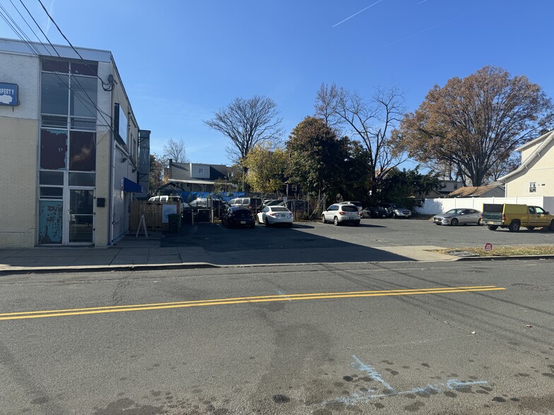 More Photos Of 635 Saint George Ave, Roselle Freestanding For Lease