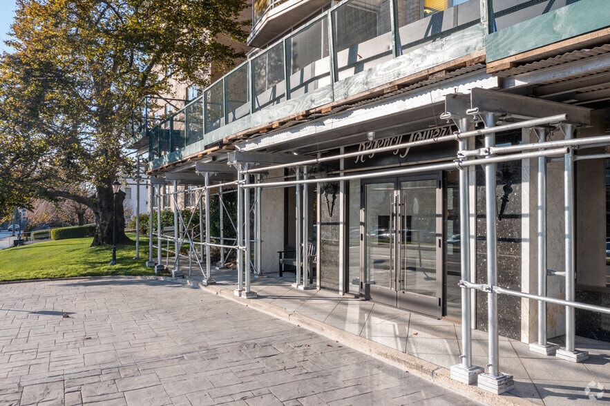 More Photos Of 1 Strawberry Hill Ct, Stamford Apartments For Sale