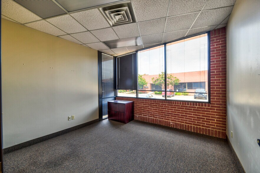 More Photos Of 6210 N Belt Line Rd, Irving Office For Lease