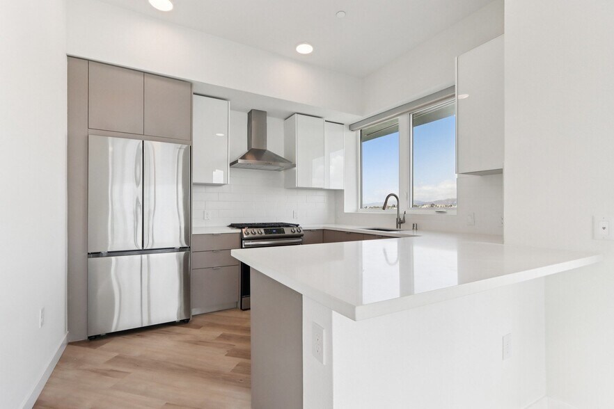 More Photos Of 9900 Venice Blvd, Culver City Apartments For Lease