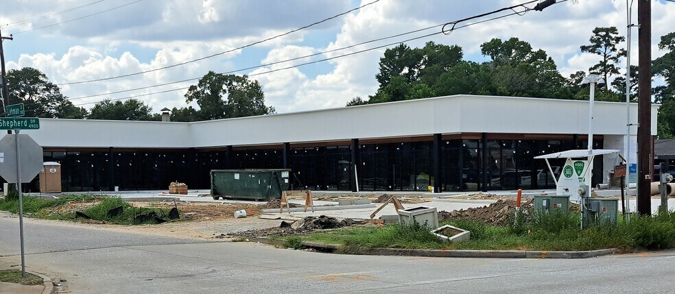 More Photos Of 5001 N Shepherd Dr, Houston Freestanding For Lease
