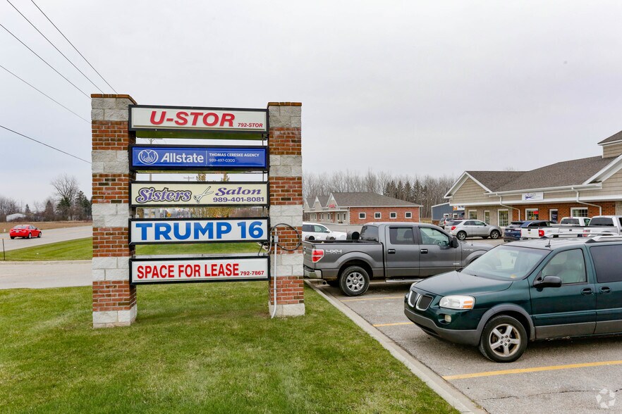 More Photos Of 6185 Tittabawassee Rd, Saginaw Storefront For Lease