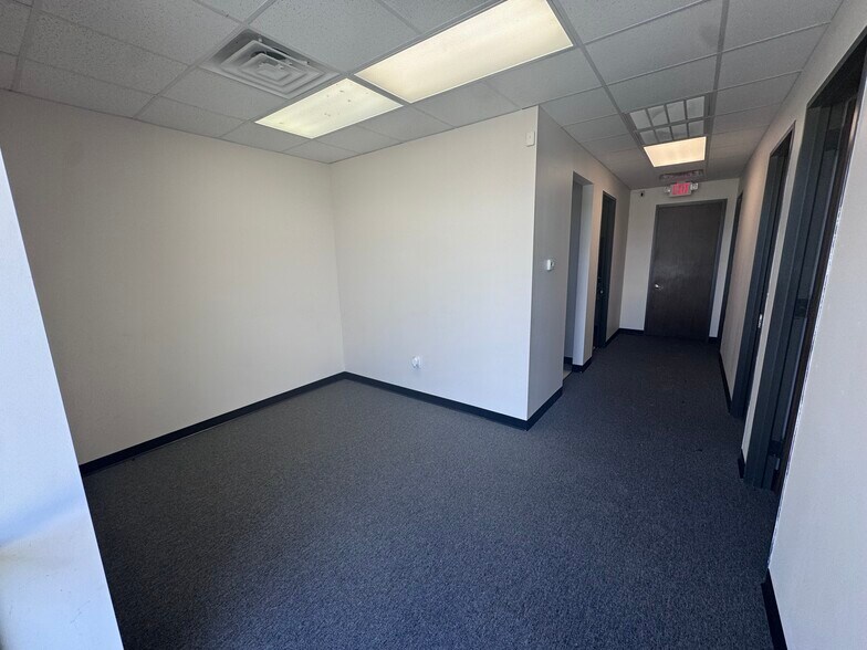 More Photos Of 3511 N Loop 336 E, Conroe Warehouse For Lease