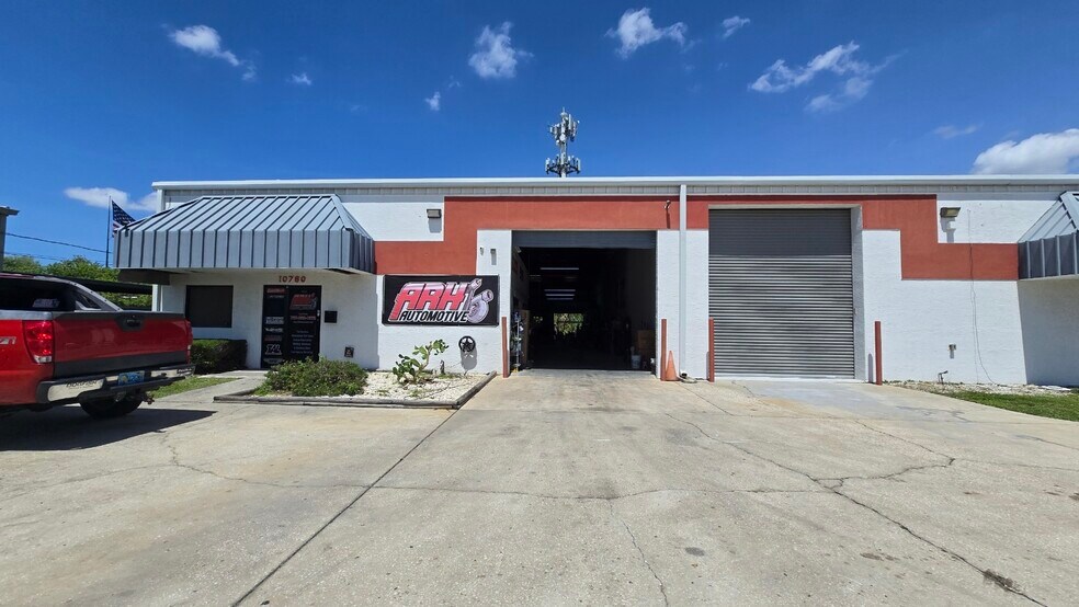 More Photos Of 10780 47th St N, Clearwater Warehouse For Lease