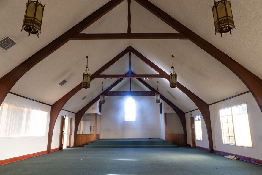 More Photos Of 2817 Montrose Ave, Glendale Religious Facility For Sale