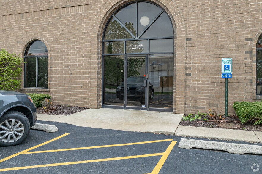 More Photos Of 1070 W Ardmore Ave, Itasca Warehouse For Lease