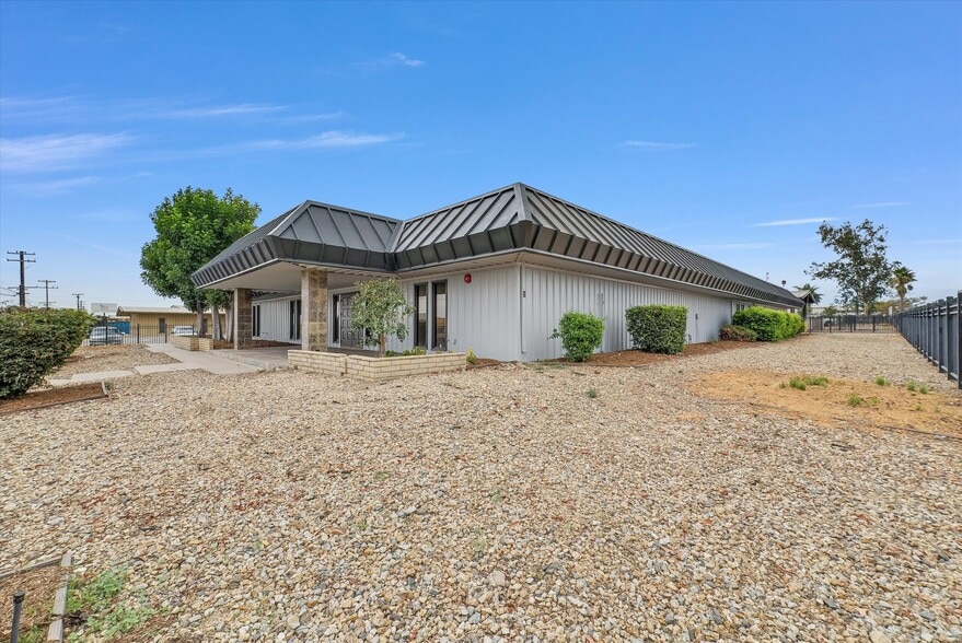 More Photos Of 15384 Arrow Blvd, Fontana Office For Lease