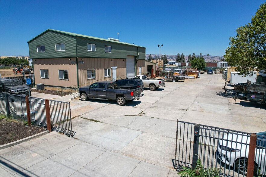 More Photos Of 6620 Monterey Rd, Gilroy Warehouse For Sale