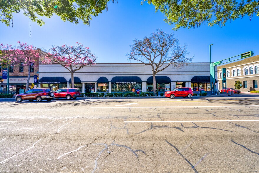 More Photos Of Mo's Music Center, Fullerton Storefront For Sale