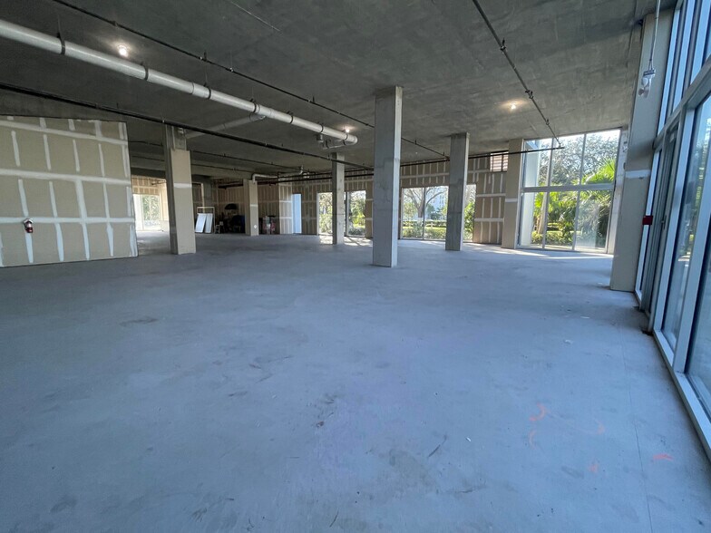 More Photos Of 10450 NW 33rd St, Doral Office For Sale