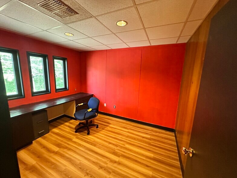 More Photos Of 106 Nate Whipple Hwy, Cumberland Office For Lease