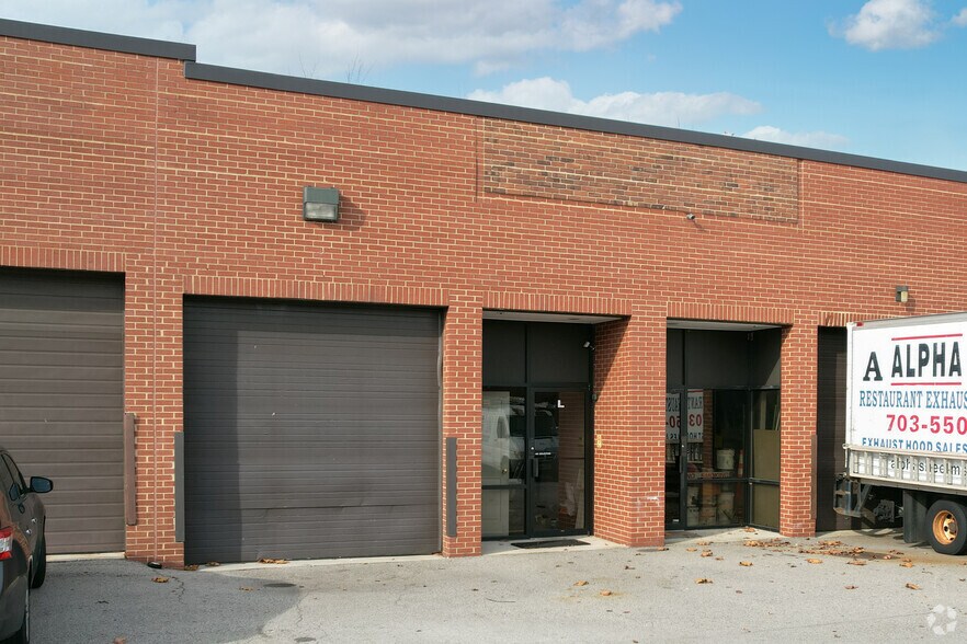 More Photos Of 7200-7220 Telegraph Square Dr, Lorton Showroom For Lease