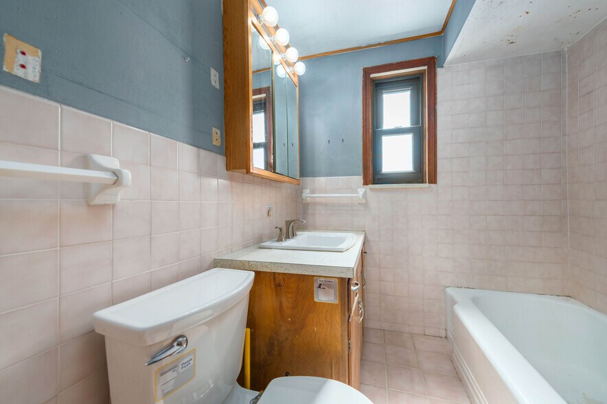 More Photos Of 5203 Turney Rd, Garfield Heights Bar For Sale