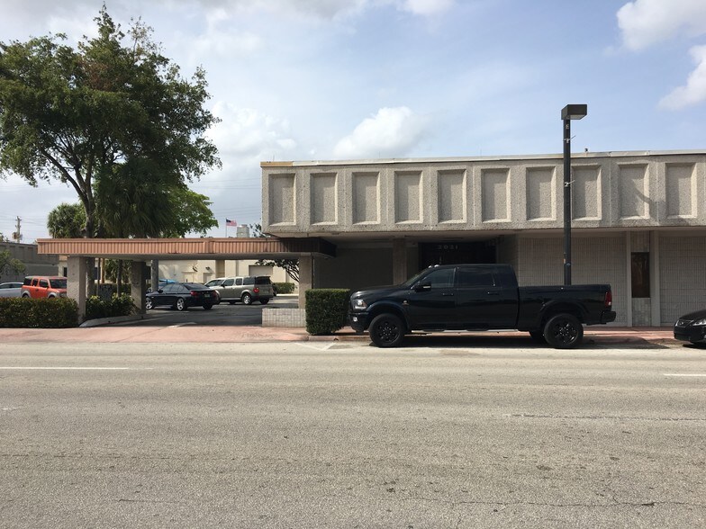 More Photos Of 2021 Tyler St, Hollywood Office For Lease