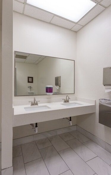 More Photos Of 1825-1845 E Northern Ave, Phoenix Office For Lease