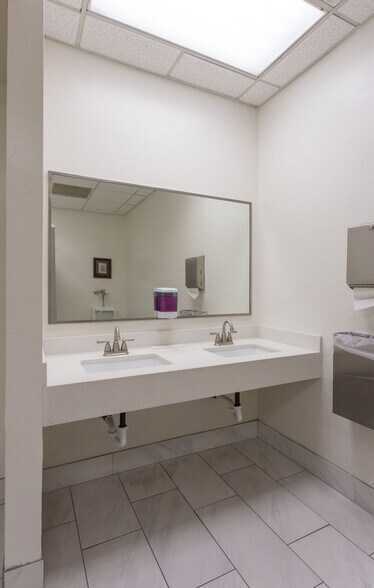 More Photos Of 1825-1845 E Northern Ave, Phoenix Office For Lease