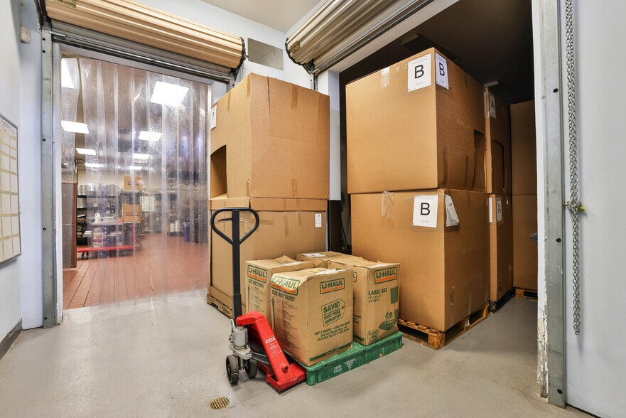 More Photos Of 707 Douglas Ave, Oakland Manufacturing For Lease