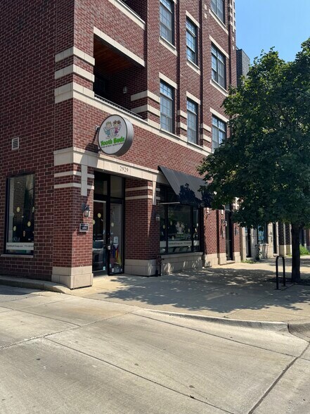 More Photos Of 2927-2929 N Southport Ave, Chicago Storefront Retail Residential For Lease