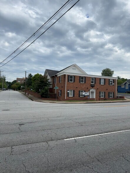 More Photos Of 365-371 E Saint John St, Spartanburg Office Residential For Lease