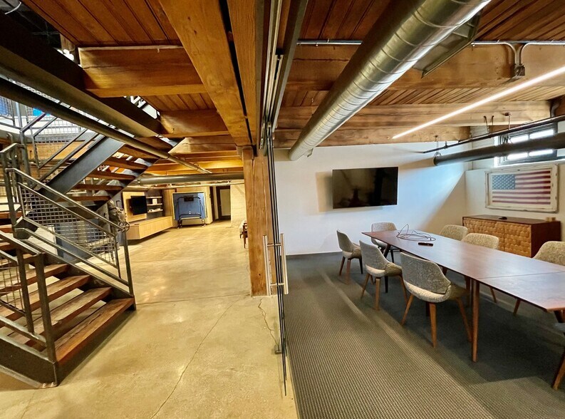 More Photos Of 1000 N Halsted St, Chicago Loft Creative Space For Lease