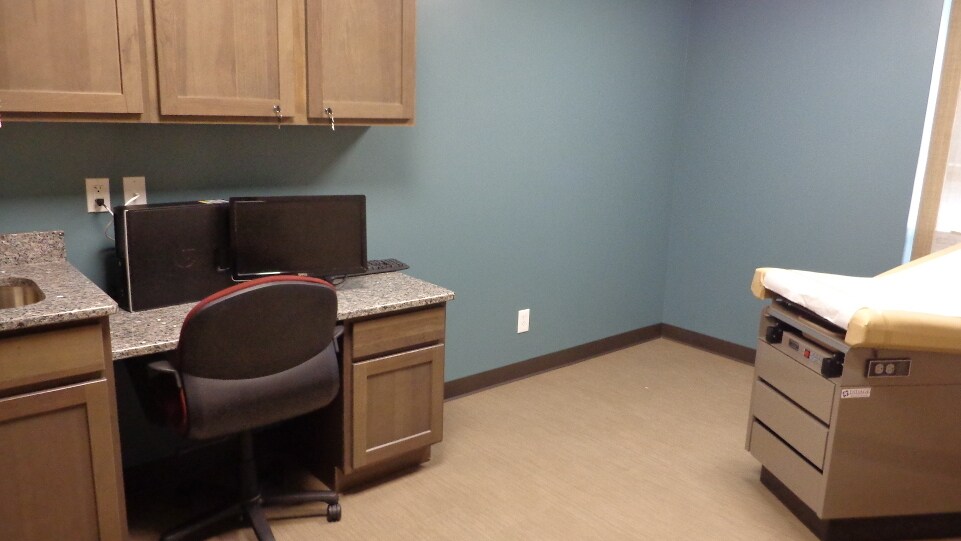 More Photos Of 6839-6855 Spring Valley Dr, Holland Medical For Lease