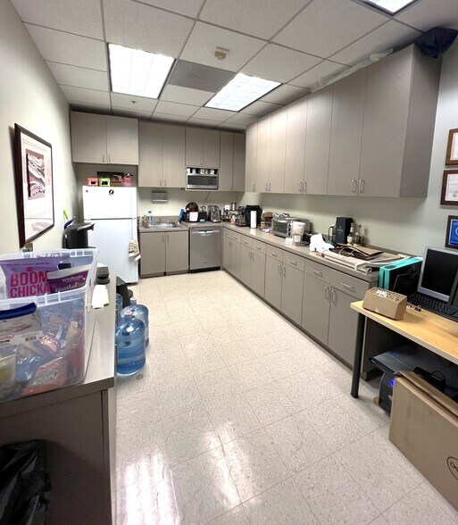 More Photos Of 1230 Rosecrans Ave, Manhattan Beach Office For Lease
