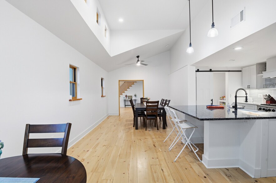 More Photos Of 1636 Lakemoor Dr, Florissant Specialty For Sale