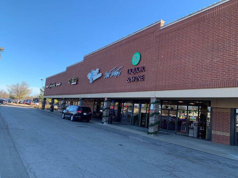 More Photos Of 832-848 W Danforth Rd, Edmond Storefront For Lease