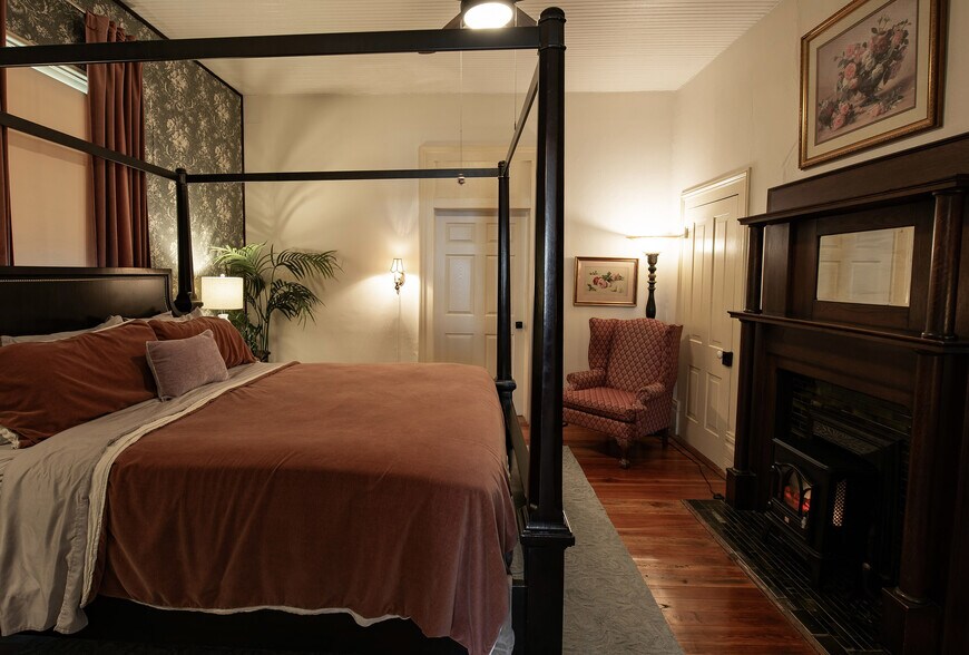 More Photos Of 477 W First St, Blue Ridge Hospitality For Sale