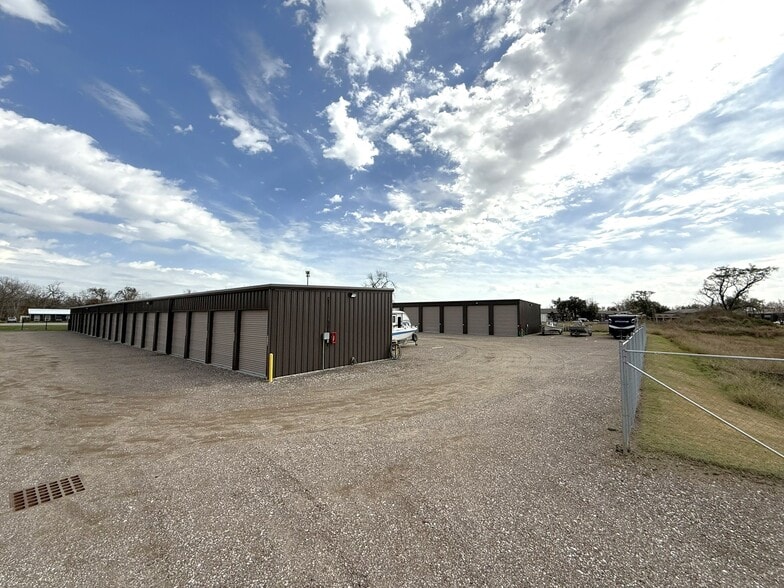 More Photos Of 105 Creekwood Landing Dr, Richwood Self Storage For Sale