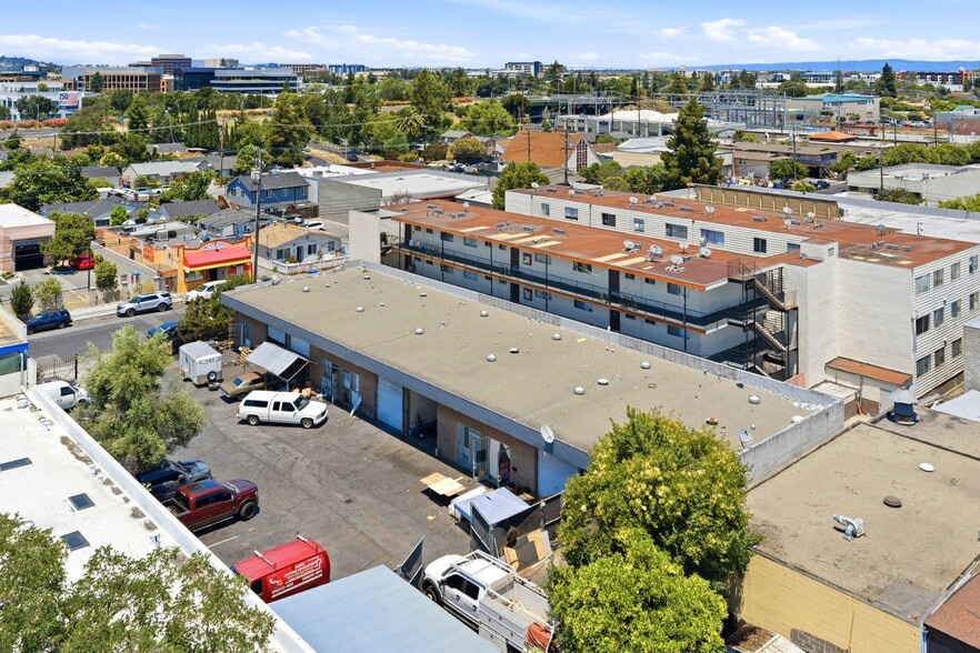 More Photos Of 32 Willow St, Redwood City Warehouse For Lease