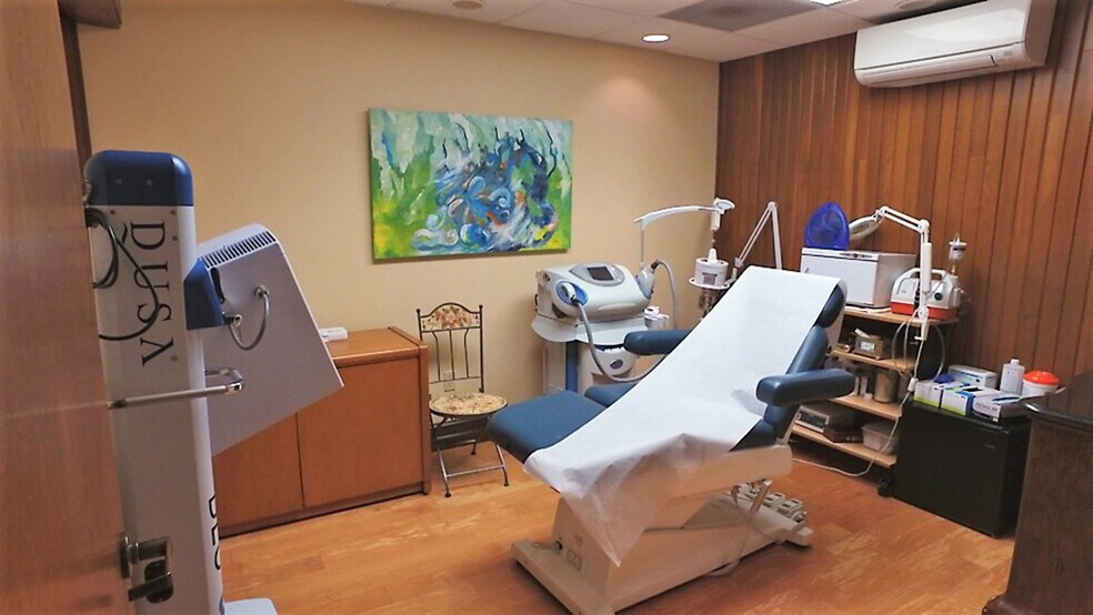 More Photos Of 130 E Hillcrest St, Orlando Medical For Sale