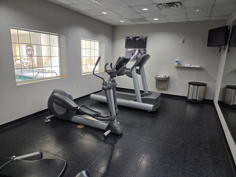 More Photos Of 13501 W Memorial Park Dr, Oklahoma City Hotel For Sale