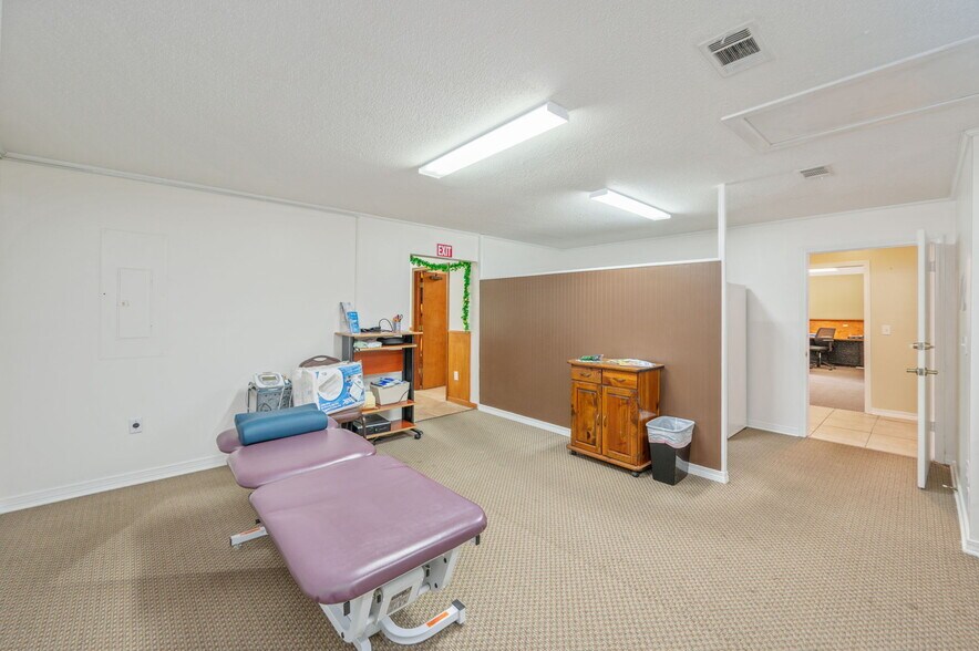 More Photos Of 1078 S Ferdon Blvd, Crestview Medical For Sale
