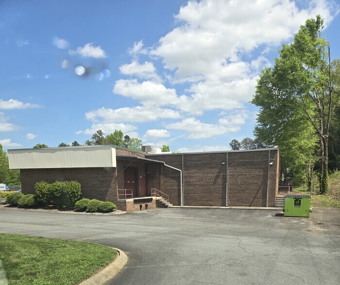 More Photos Of 1405 Trademart Blvd, Winston-Salem Flex For Sale