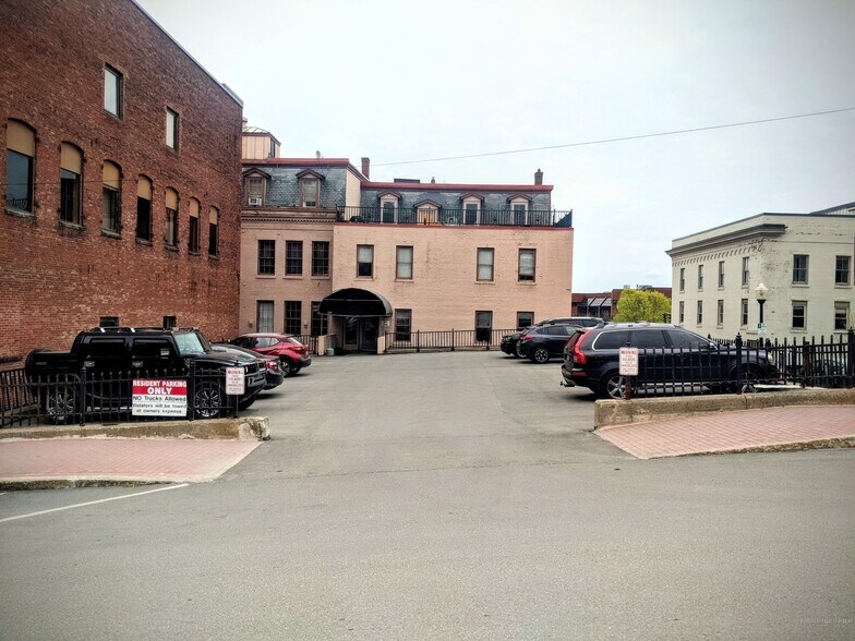 More Photos Of 105 Main St, Bangor Apartments For Lease