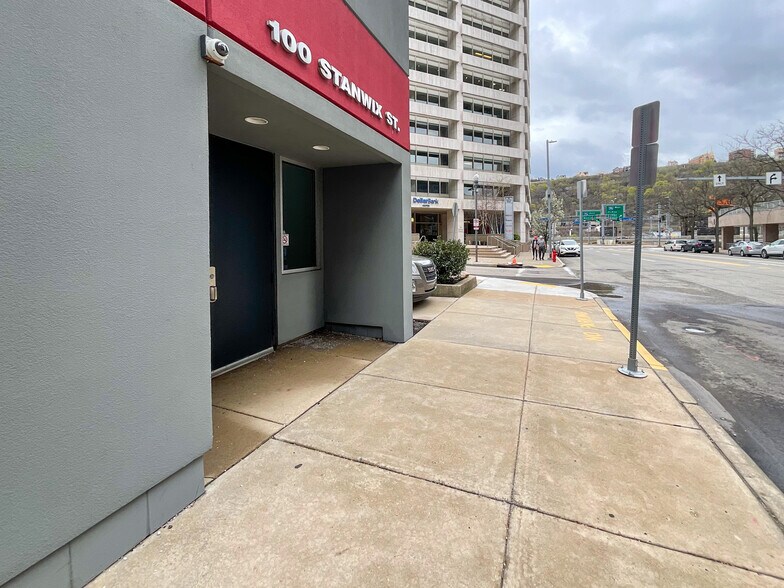 More Photos Of 100 Stanwix St, Pittsburgh Office For Sale